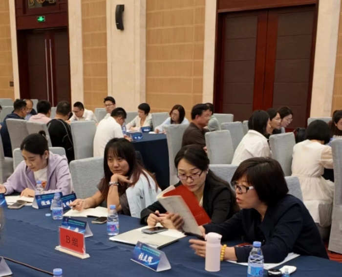 圖為交流座談環(huán)節(jié)，學(xué)員們紛紛分享此次培訓(xùn)的心得體會(huì)。（殷芝 攝）