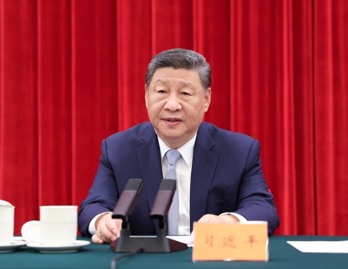 6月13日，中共中央在北京人民大會(huì)堂舉行紀(jì)念陳云同志誕辰120周年座談會(huì)。中共中央總書記、國(guó)家主席、中央軍委主席習(xí)近平發(fā)表重要講話。新華社發(fā)（王壯飛 攝）